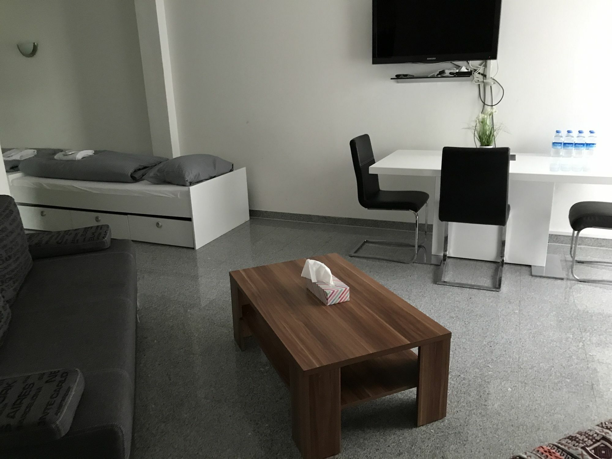 شقة Kn Kahtan Boarding House ميونيخ المظهر الخارجي الصورة